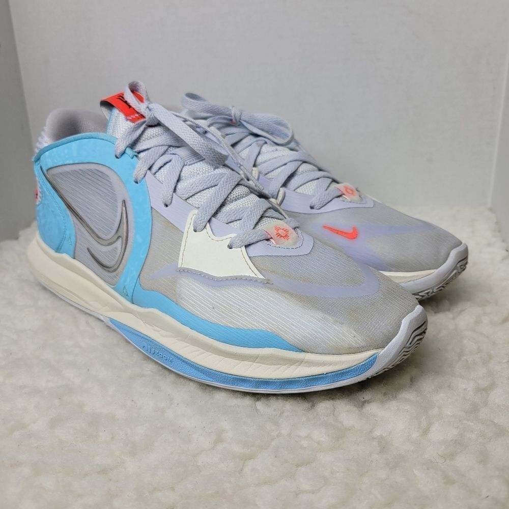 Nike Men's Light Gray and Blue Athletic Sneakers with Coral Accents